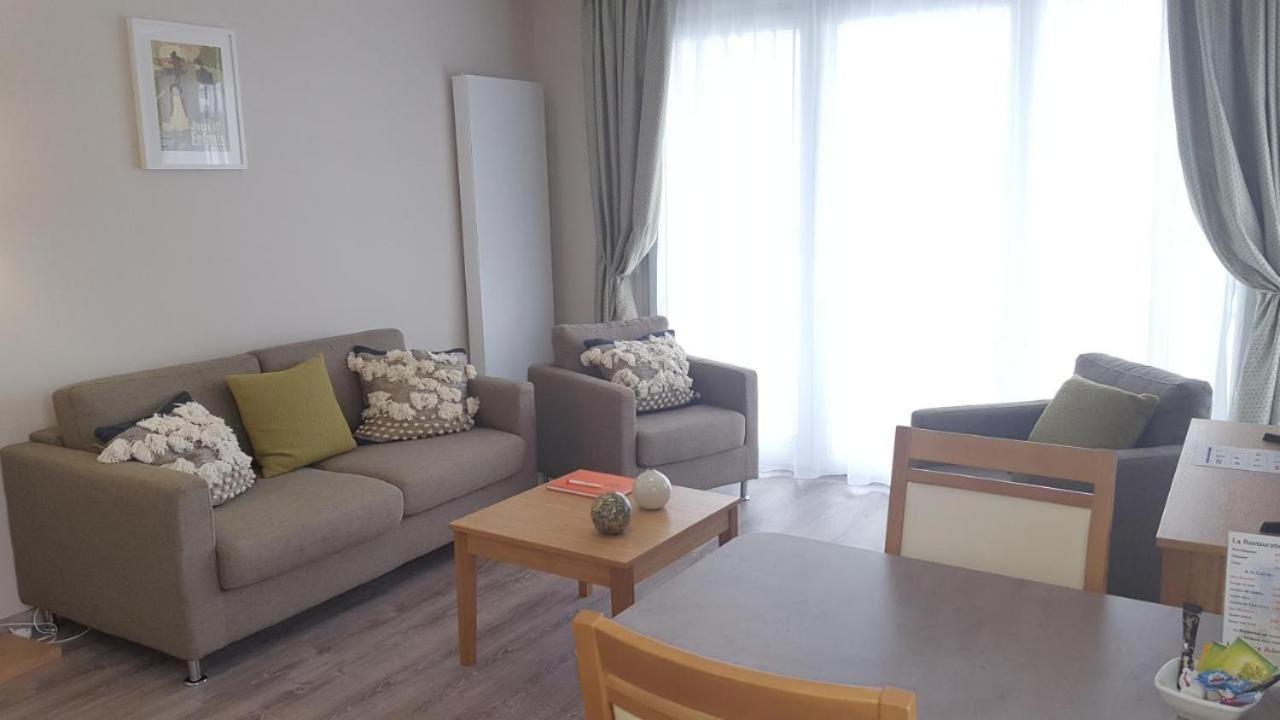 Residence Seniors Domitys Les Hautes Feuilles Reims Exterior photo