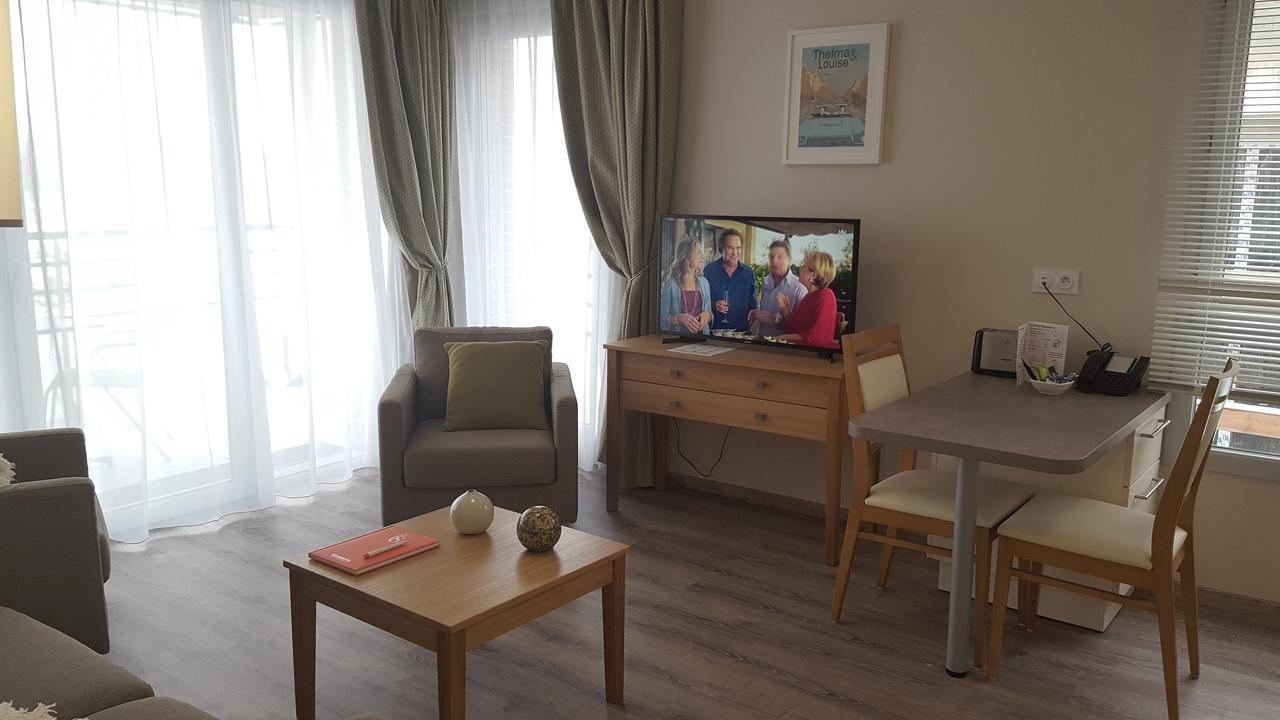 Residence Seniors Domitys Les Hautes Feuilles Reims Exterior photo